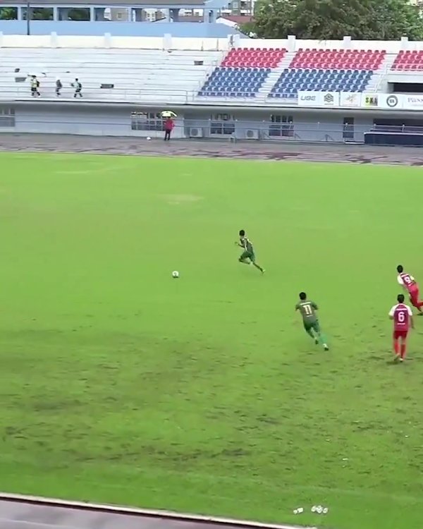 逆大天😱😱泰国球员过门将濒临佛门提前庆祝，遭敌手戮力突围