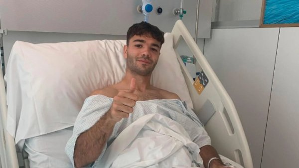 毕巴官方：后卫阿罗约得手完成右膝要道手术，此前十字韧带断裂