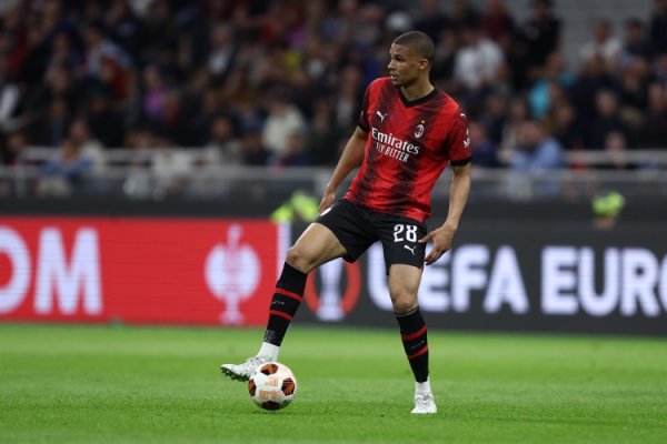 记者：纽卡斯尔对佳夫感酷好并已伸开斗争，但现在尚未发扬报价