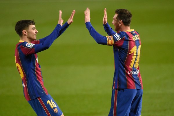 佩德里：梅西离队对俱乐部来说很艰巨 被逼抢时老是念念把球给梅西