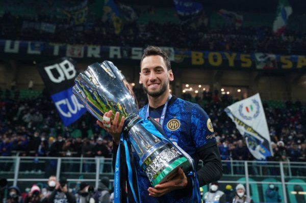 意媒：恰尔汗奥卢基本上细目留在国米，在皆沃部属将演出新的变装