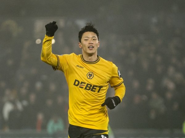 邮报：狼队愿出售黄喜灿，伯明翰此前专诚但球员不念念去英冠