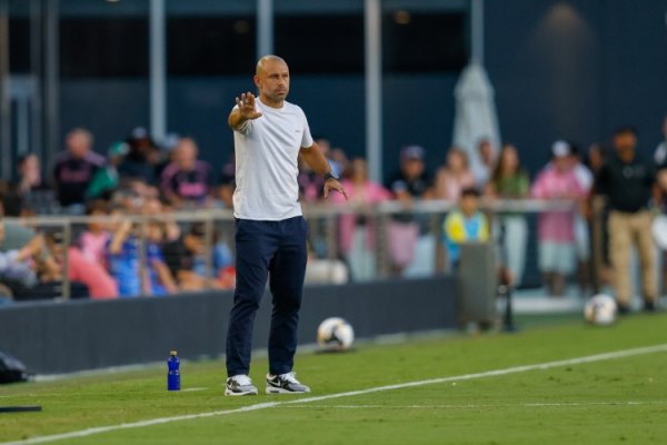 马斯切拉诺：咱们从新到尾齐被敌手压制，我相配愁肠和担忧