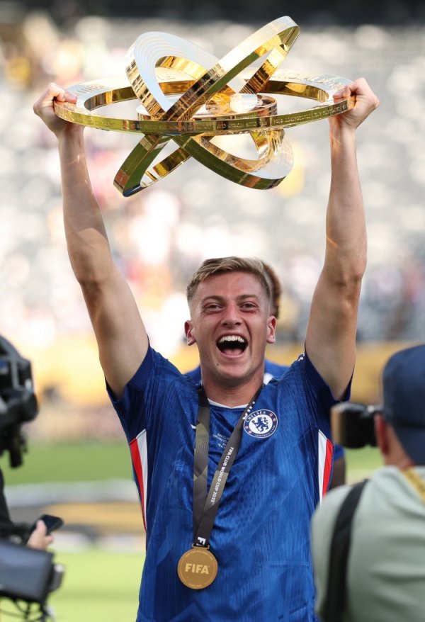 邮报：德拉普险被莫耶斯打动加盟埃弗顿，这一切真的告捷了