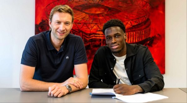 官方：勒沃库森签下荷兰U21球员波库，5年条约&转会费约1000万欧