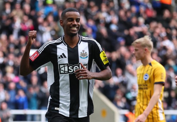 跟队记者：纽卡不会为充数签下先锋，保留伊萨克是更好的选择