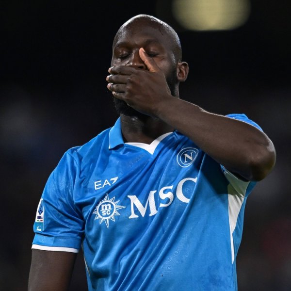 意媒：那不勒斯辩论因伤暂时不为卢卡库注册，霍伊伦是最热点替身