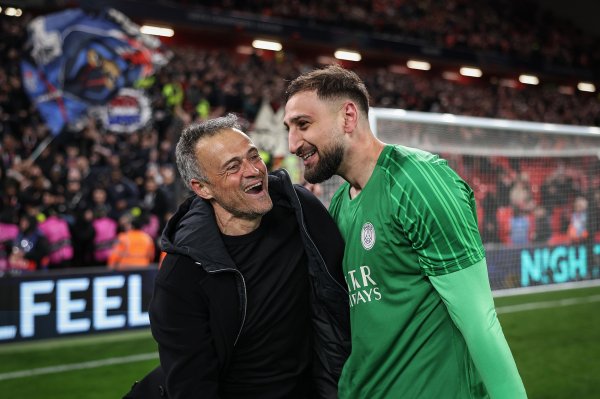 法媒：巴黎将在本轮法甲赛后举行奖杯展示活动，多纳鲁马也将参与