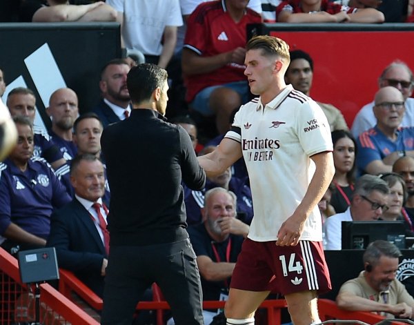 沃尔科特：约克雷斯首秀就客战曼联并败坏易，他还需要找现象