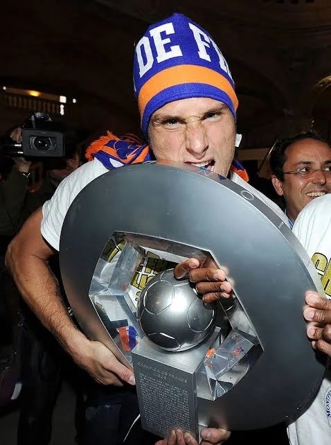 13年前统治法甲！25岁时吉鲁带队斩法甲金靴+冠军 随后1200万进厂