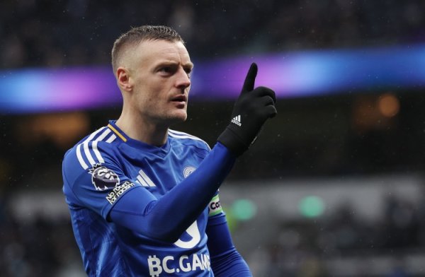 迪马：38岁瓦尔迪预测今天敲定加盟克雷莫纳，行将登陆意甲联赛