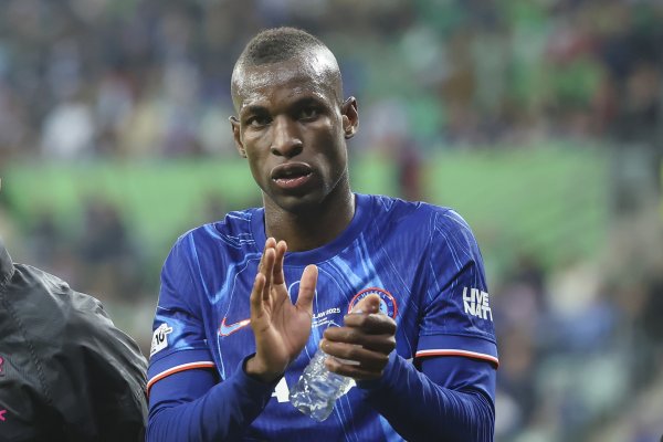 记者：切尔西撤销了杰克逊的体检许可，条目其复返球队