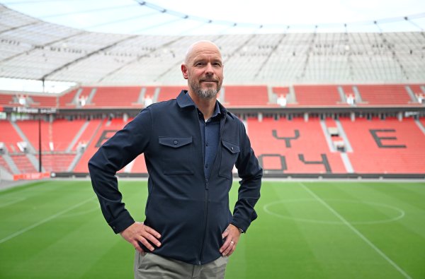 记者：药厂发现滕哈赫是特地东谈主选时没亏空技巧，但当初为啥要请他