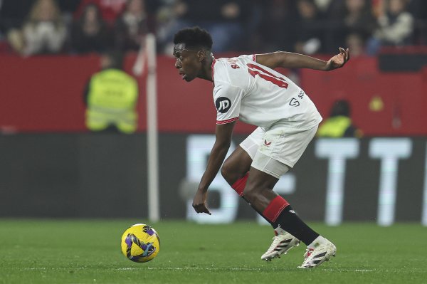 德天外记者：阿森纳中场洛孔加完成汉堡的体检，着力将在今早出炉