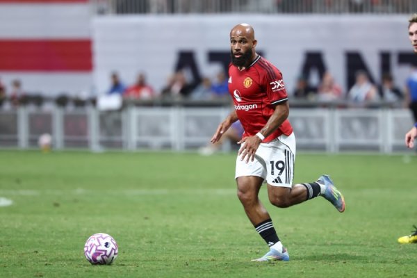 心里苦！姆伯莫惯例时分进球但错失终末一罚点球，导致曼联被淘汰