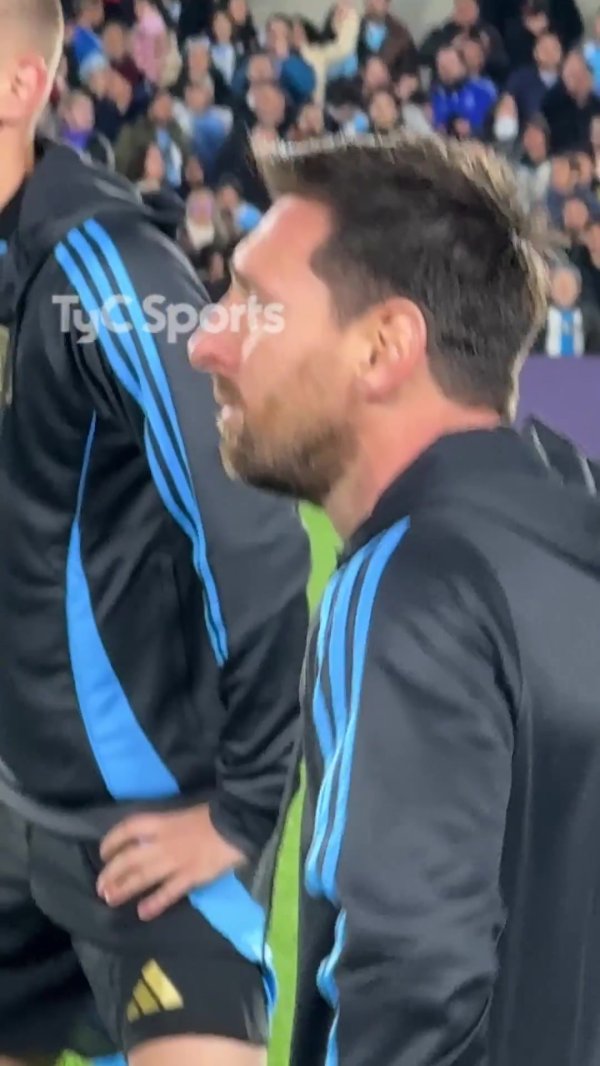 终将告别😢赛前热身时梅西就在起劲克制眼泪