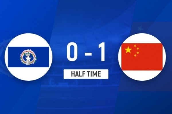 媒体东谈主热议U22国足半场1-0：辣眼睛啊！东谈主东谈主王人不带射门靴？