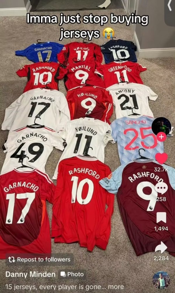 最惨球迷😭海外曼联球迷买加纳乔等7将15件球衣，如今沿途离队