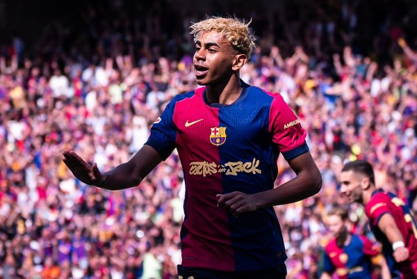 17球15助攻，亚马尔2025年代表巴萨和西班牙共凯旋参与32个进球