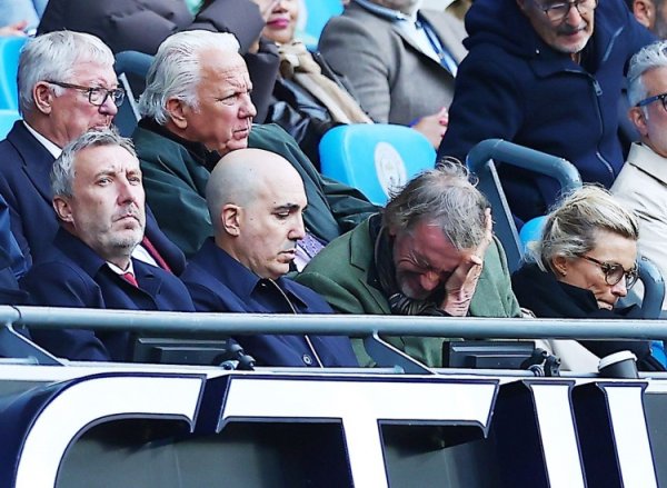 曼联总监命令雇主给更多时辰：至心祷告咱们能得回扭转场地的契机