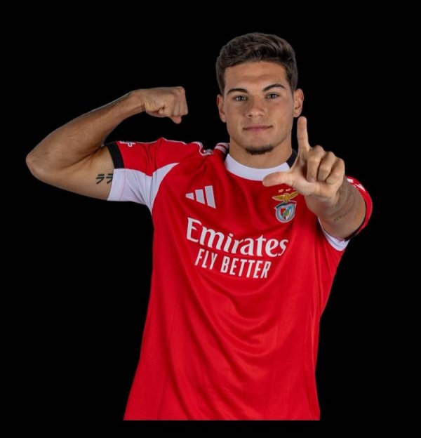 记者：巴萨引援锁定本菲卡19岁后卫奥利维拉，德科与其牙东谈主会面