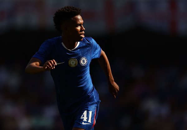 太阳报：切尔西18岁小将埃斯特旺开启慈善技俩，免费为青少年做事