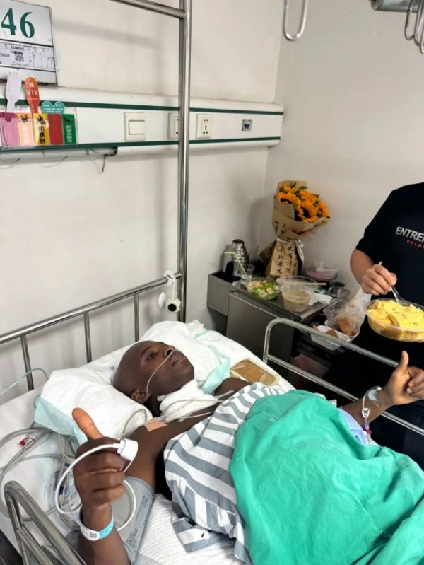 遭颈椎骨折！广西平果官方：阿萨莫阿手术顺利完成，体魄景色稳重