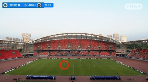 太可惜了！王霜精彩过门将打佛门笔直，VAR介入裁判暗示越位在先