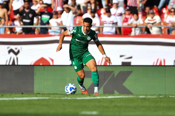 记者：切尔西从未斟酌过，也莫得筹算斟酌签下巴西时尚罗克