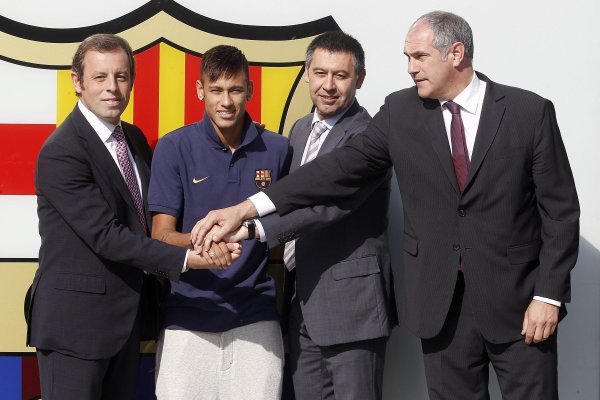 世体：巴托梅乌否定创建无理账号舛错他东谈主，但警方搜到账号根据