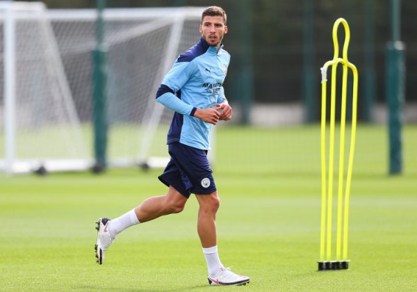 官方：鲁本-迪亚斯因对社区责任的稀奇孝顺，被授予PFA社区冠军奖