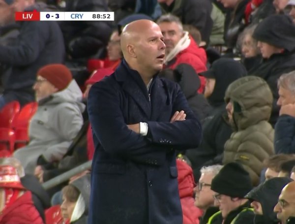 杀东谈主诛心！水晶宫球迷在安菲尔德呼吁：咱们能每周齐踢你们吗