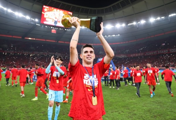 海港道喜奥斯卡：辛苦技能一定会往时，咱们持久与功勋队长同在