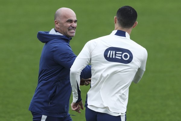 TA提问：C罗停赛球队9-1大捷，马丁内斯是否会提前开启后C罗时间