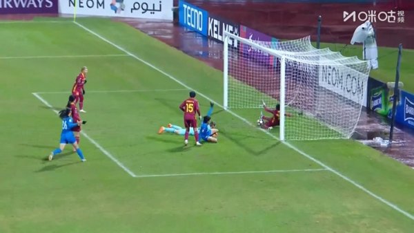 开张！武汉女足获利本赛季亚冠首球，唐涵造乌龙碰巧普及球门线