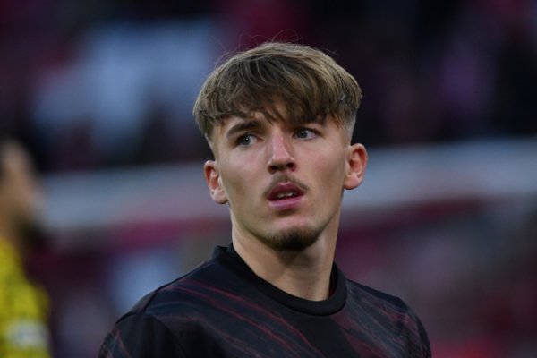 德甲10月最好进球：拜仁小将伦纳特·卡尔对门兴打进的宇宙波