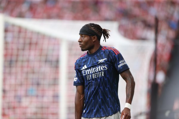 记者：马杜埃凯、马丁内利、厄德高、卡拉菲奥里赛前跟队散播