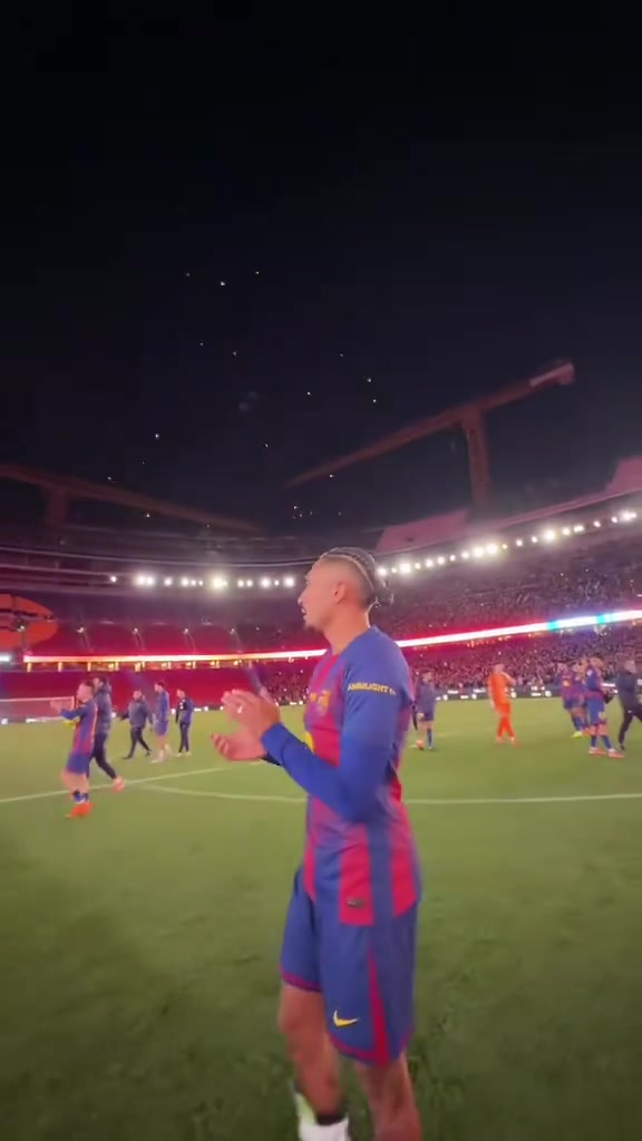 这才是家🥹巴萨时隔2年半重回诺坎普 球员与球迷共赏秀丽烟花秀