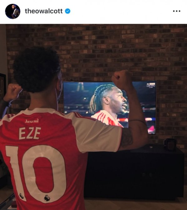 关怀老东家，沃尔科特晒看球照讴颂埃泽：好一个帽子戏法