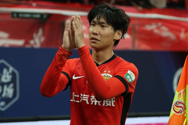 李新翔：和偶像武磊沿途踢球至极奇妙，没思过我方能进那么多球