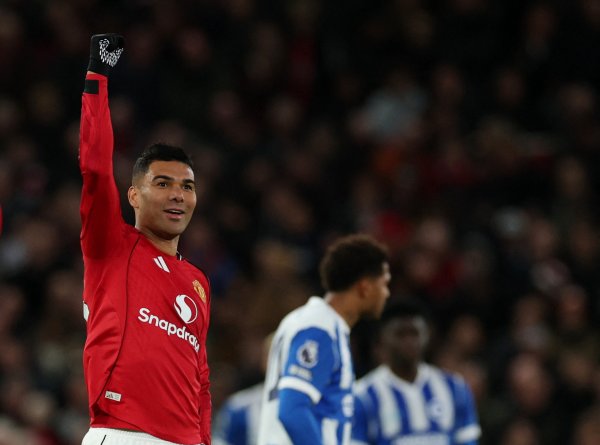 邮报：卡塞米罗12场英超4张黄牌，过去7场再拿1黄就要被停赛