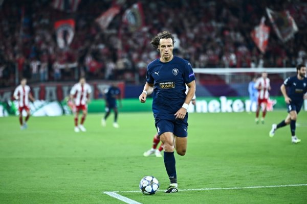 大卫·路易斯攻破赫拉德茨基球门，是本赛季初次80后头对80后进球